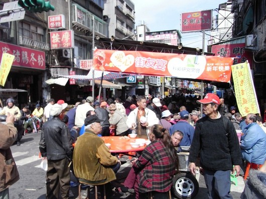 ホームレスのための新年会　ある店主が20年以上続けている2.jpg